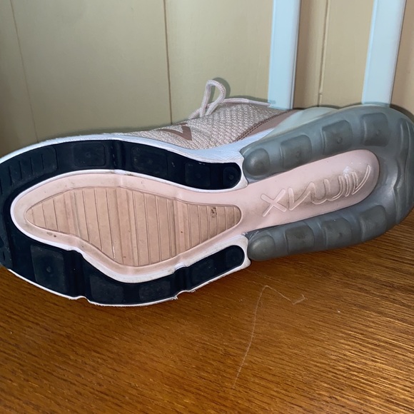 NIKE Sneakers/Tennis Shoes - Picture 9 of 13